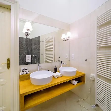 3br Luxury Central On Glamorous Parizska Street プラハ