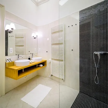 3br Luxury Central On Glamorous Parizska Street アパート プラハ