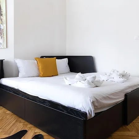 3br Luxury Central On Glamorous Parizska Street
